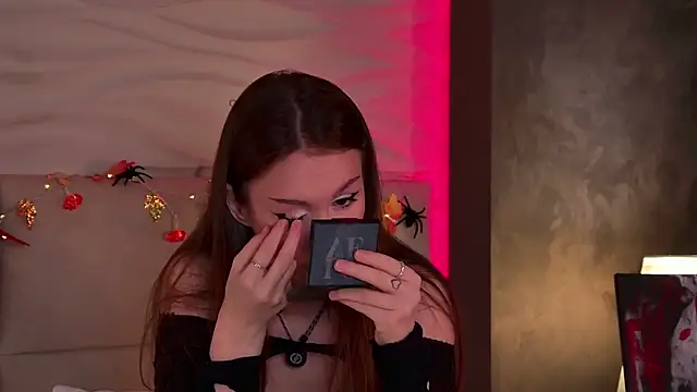 Snapshot of DianaGlow chatting on October 20, 2025, 2:39 pm DianaGlow online show from October 20, 2025, 2:39 pm