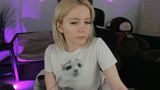 AuroraWrenfield online show from March 6, 2026, 4:20 am