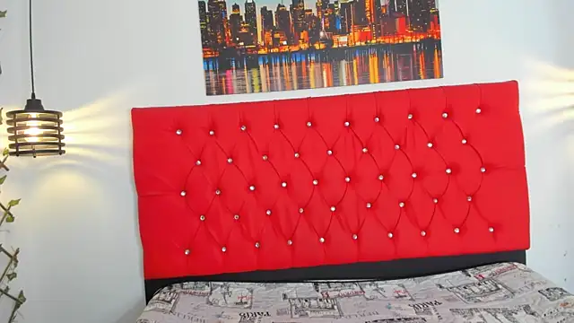 carolinacrus01 online show from September 21, 2025, 4:19 pm