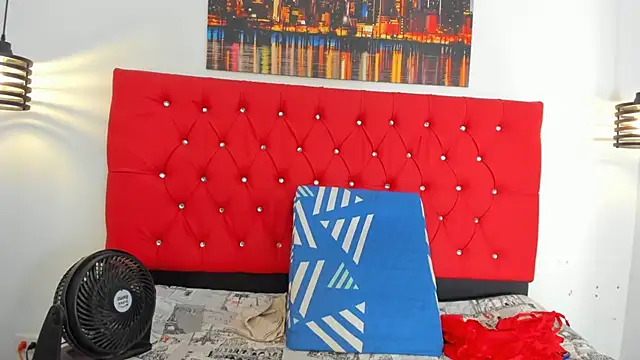 carolinacrus01 online show from November 4, 2025, 3:44 pm