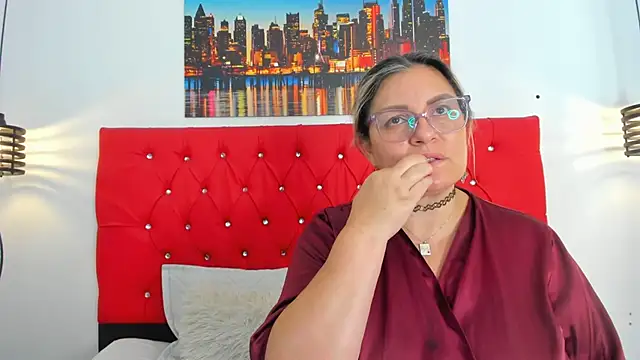 carolinacrus01 online show from March 2, 2026, 4:25 pm