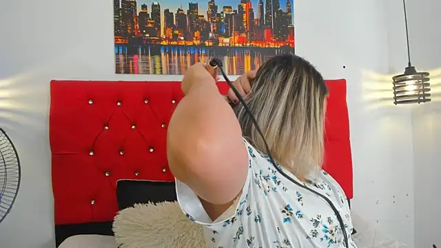 carolinacrus01 online show from March 12, 2026, 3:18 pm