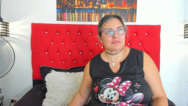 carolinacrus01 online show from March 17, 2026, 5:27 pm