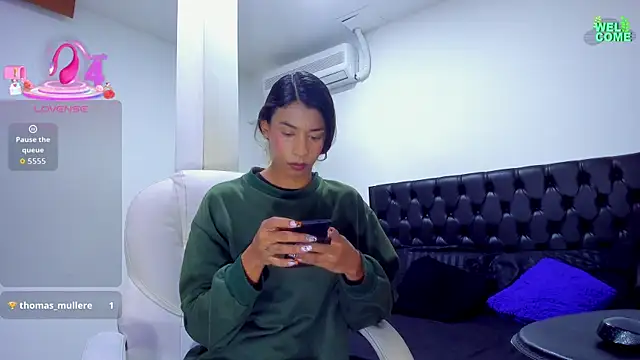 Snapshot of ivi_lopez chatting on October 16, 2025, 12:06 pm ivi lopez online show from October 16, 2025, 12:06 pm