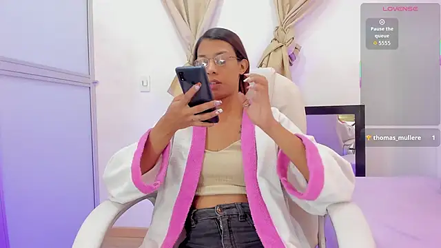 Snapshot of ivi_lopez chatting on October 17, 2025, 6:21 pm ivi lopez online show from October 17, 2025, 6:21 pm