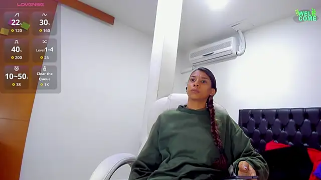 Snapshot of ivi_lopez chatting on October 26, 2025, 12:22 pm ivi lopez online show from October 26, 2025, 12:22 pm