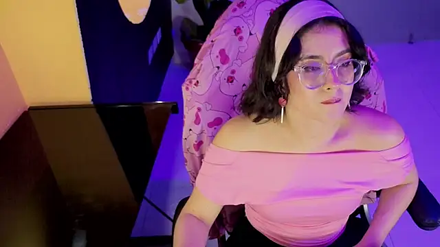 Snapshot of LiLLiAnderson chatting on October 12, 2025, 11:53 am LiLLiAnderson online show from October 12, 2025, 11:53 am