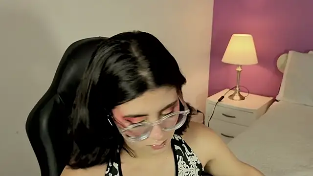 Snapshot of LiLLiAnderson chatting on October 17, 2025, 11:57 am LiLLiAnderson online show from October 17, 2025, 11:57 am