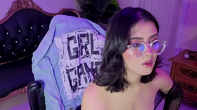 LiLLiAnderson online show from November 20, 2025, 11:54 am