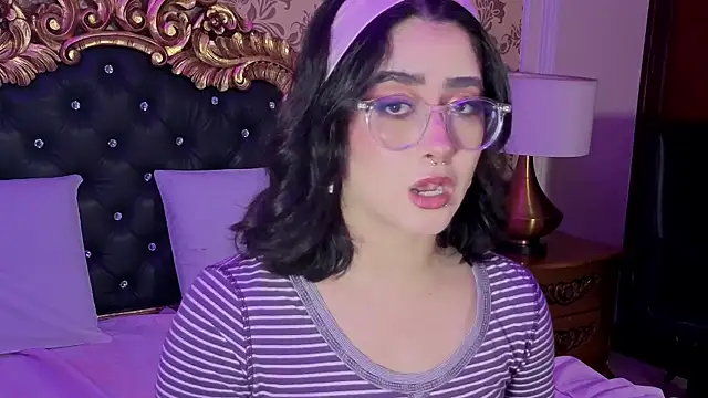 LiLLiAnderson online show from November 21, 2025, 11:53 am