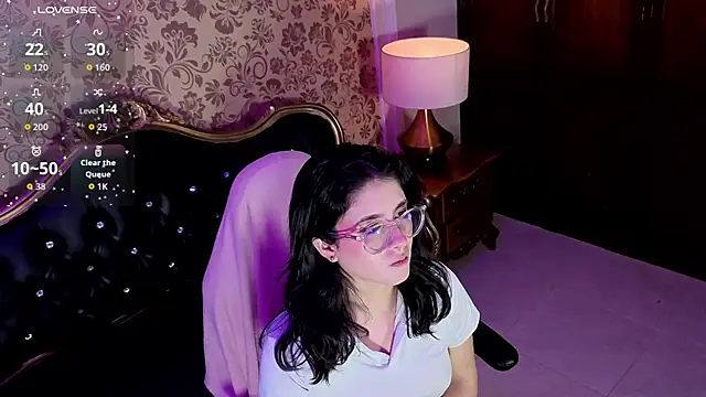 LiLLiAnderson online show from May 17, 2026, 12:01 pm