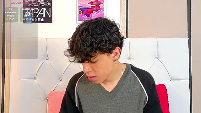 Axel  Evans online show from November 15, 2025, 12:13 pm