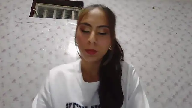 Roselingalvis13 online show from April 30, 2026, 3:02 am