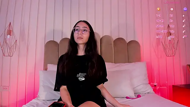 juliie star online show from June 19, 2026, 1:54 am