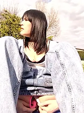 SarettaB90 online show from March 25, 2026, 1:50 pm