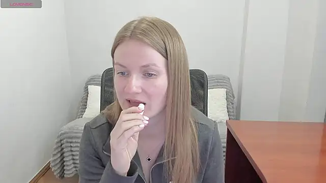 Snapshot of Alisha_Skyes chatting on April 9, 2026, 8:25 pm Alisha Skyes online show from April 9, 2026, 8:25 pm