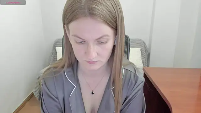 Snapshot of Alisha_Skyes chatting on May 8, 2026, 3:39 pm Alisha Skyes online show from May 8, 2026, 3:39 pm