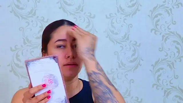 Sofy-Acevedo online show from December 20, 2025, 2:13 pm