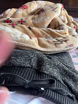 Snapshot of rrrrrriyyffhyeeee chatting on April 14, 2026, 5:02 am rrrrrriyyffhyeeee online show from April 14, 2026, 5:02 am