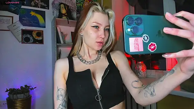 Snapshot of Nicole_matt chatting on May 17, 2026, 8:16 pm Nicole matt online show from May 17, 2026, 8:16 pm