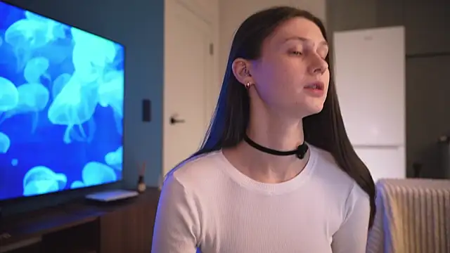 milanabaileys  online show from October 6, 2025, 3:42 pm