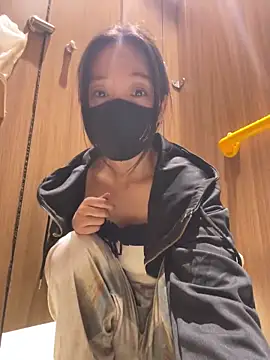 xinmeng-000 online show from May 6, 2026, 7:24 am