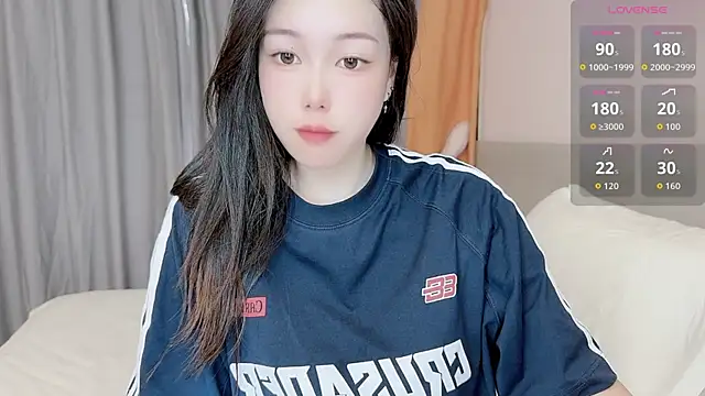 Bella Ava online show from October 16, 2025, 3:51 am