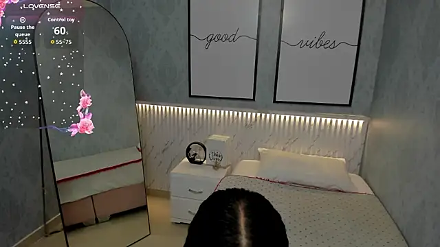 Snapshot of Ximenahott_ chatting on September 20, 2025, 10:05 am Ximenahott  online show from September 20, 2025, 10:05 am