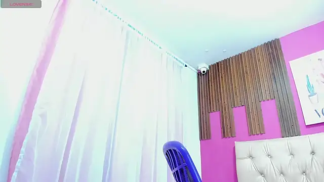 Lucia Spear online show from October 25, 2025, 12:45 pm