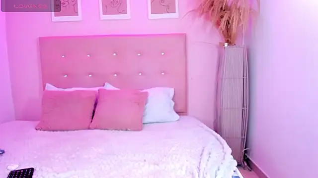 ANNIE DOLCE  online show from September 26, 2025, 9:08 pm