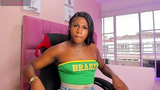 ANNIE DOLCE  online show from October 3, 2025, 3:09 pm