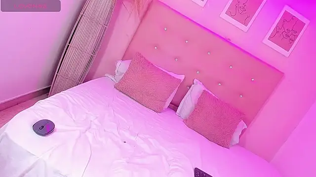 ANNIE DOLCE  online show from February 10, 2026, 10:58 pm