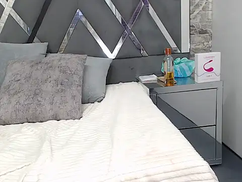 YanetRose online show from November 15, 2025, 3:37 am