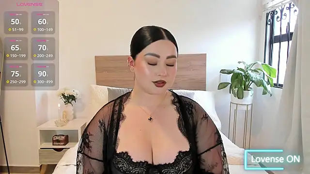 Lea Joness online show from August 3, 2026, 9:51 pm