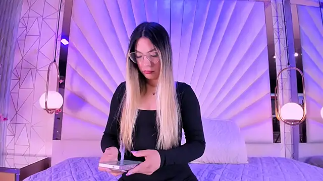 Snapshot of VesperVelvet chatting on June 3, 2026, 4:48 am VesperVelvet online show from June 3, 2026, 4:48 am