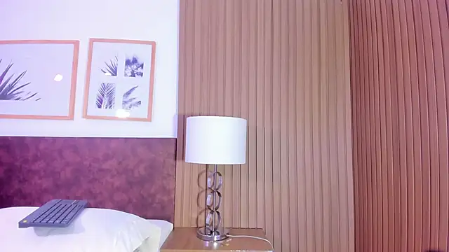 cutie katy  online show from November 24, 2025, 4:45 am