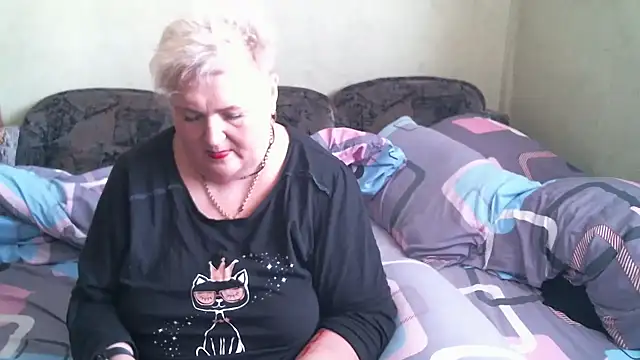 Snapshot of Lana555 chatting on May 19, 2026, 8:20 am Lana555 online show from May 19, 2026, 8:20 am