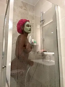 Lexiluv1 online show from September 23, 2025, 1:25 pm