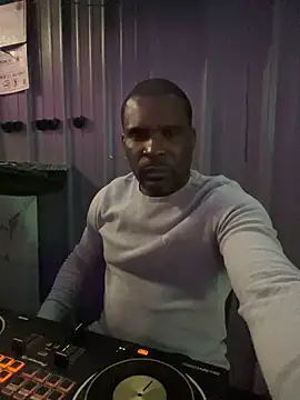 Snapshot of Sooperior chatting on February 16, 2026, 12:29 am Sooperior online show from February 16, 2026, 12:29 am