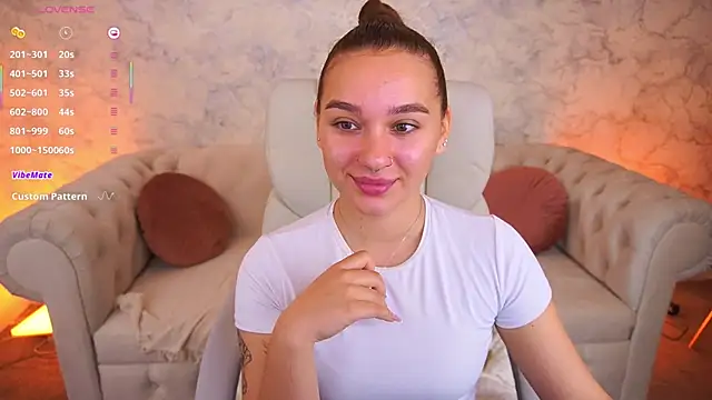 Snapshot of UrMuseOn chatting on September 27, 2025, 5:45 am UrMuseOn online show from September 27, 2025, 5:45 am