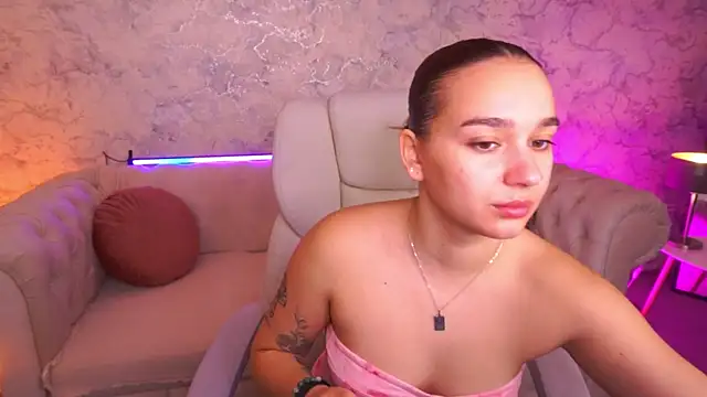 Snapshot of UrMuseOn chatting on October 28, 2025, 7:56 am UrMuseOn online show from October 28, 2025, 7:56 am