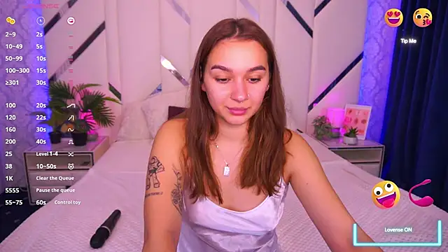 Snapshot of UrMuseOn chatting on November 5, 2025, 2:50 pm UrMuseOn online show from November 5, 2025, 2:50 pm