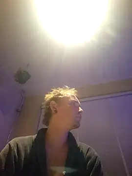 piercingpik online show from November 6, 2025, 9:05 pm