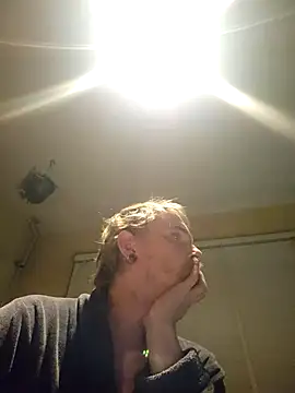 piercingpik online show from December 14, 2025, 5:51 pm