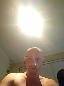 piercingpik online show from August 5, 2026, 8:55 pm