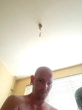 piercingpik online show from August 7, 2026, 10:28 am