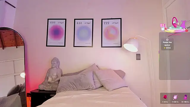 Snapshot of AriaMuse chatting on October 2, 2025, 9:22 pm AriaMuse online show from October 2, 2025, 9:22 pm