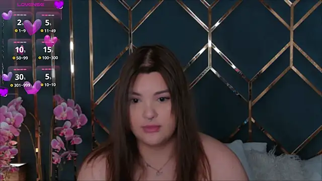 Snapshot of EmilyHyde chatting on February 22, 2026, 1:20 pm EmilyHyde online show from February 22, 2026, 1:20 pm