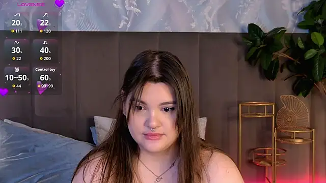 Snapshot of EmilyHyde chatting on March 1, 2026, 10:28 am EmilyHyde online show from March 1, 2026, 10:28 am