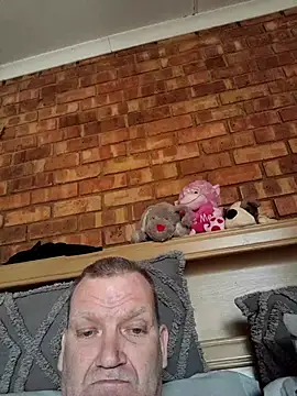 wallacelegend online show from September 23, 2025, 5:54 am